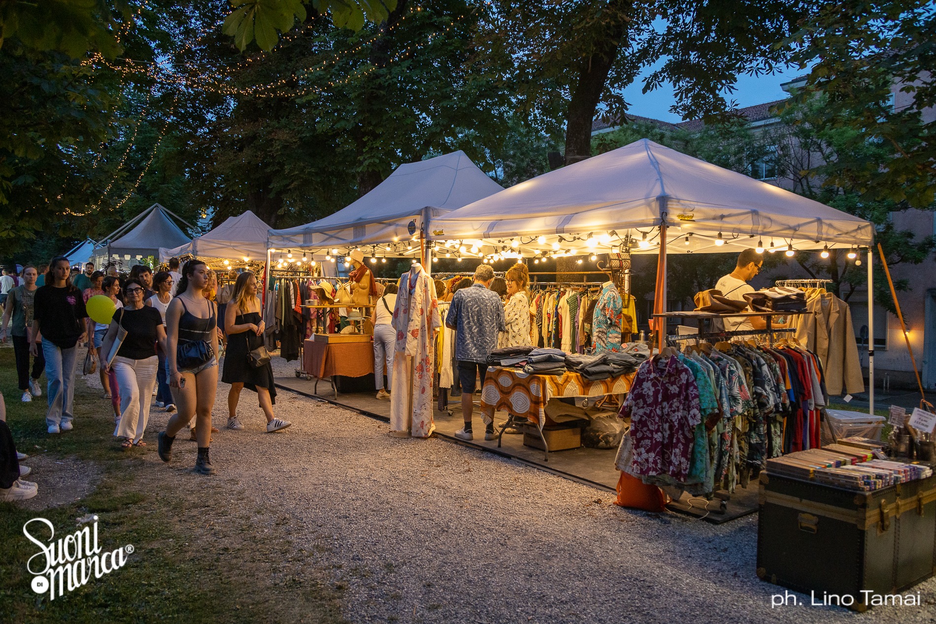 Bazar delle Mura in orario serale